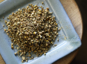 dried chamomile flowers