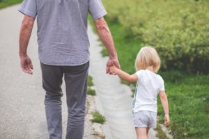 daddy blogger with daughter