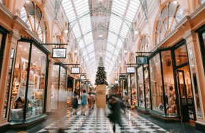 avoid mall crowds by early Christmas shopping