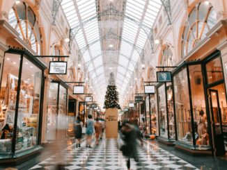 avoid mall crowds by early Christmas shopping