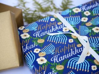 hanukkah gift giving etiquette