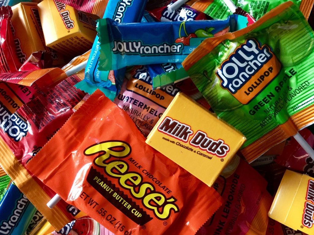 halloween-candy-trivia-fun-facts-and-history-good-cheer-elfster-blog