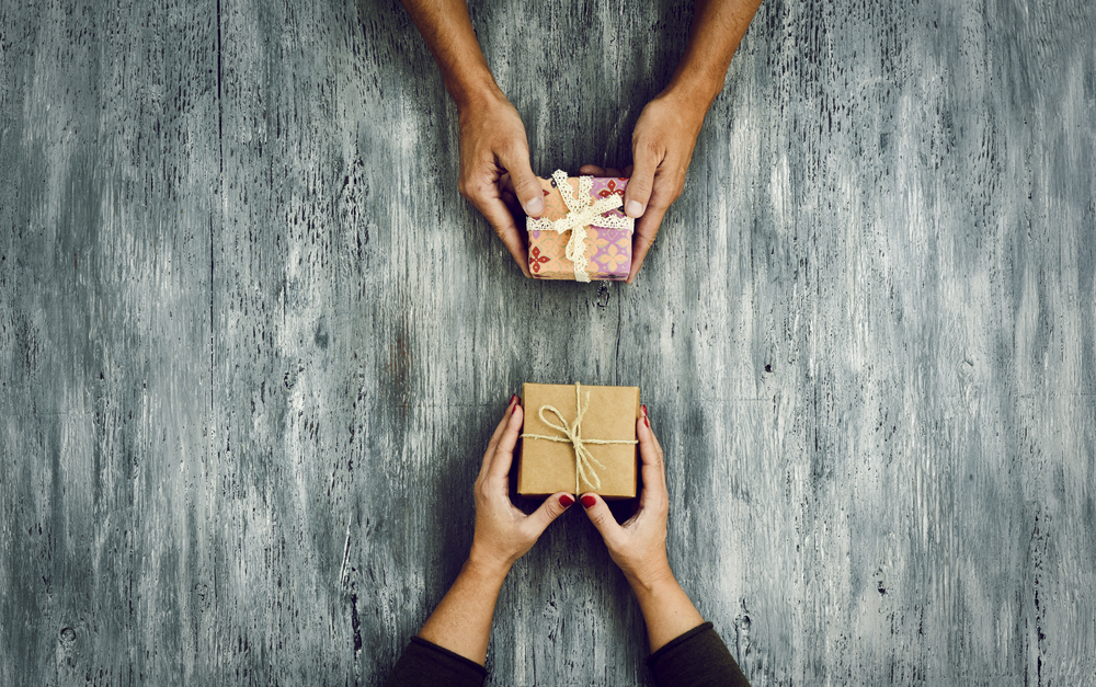 The Best Ways to Draw Names Randomly for a Gift Exchange - Good Cheer