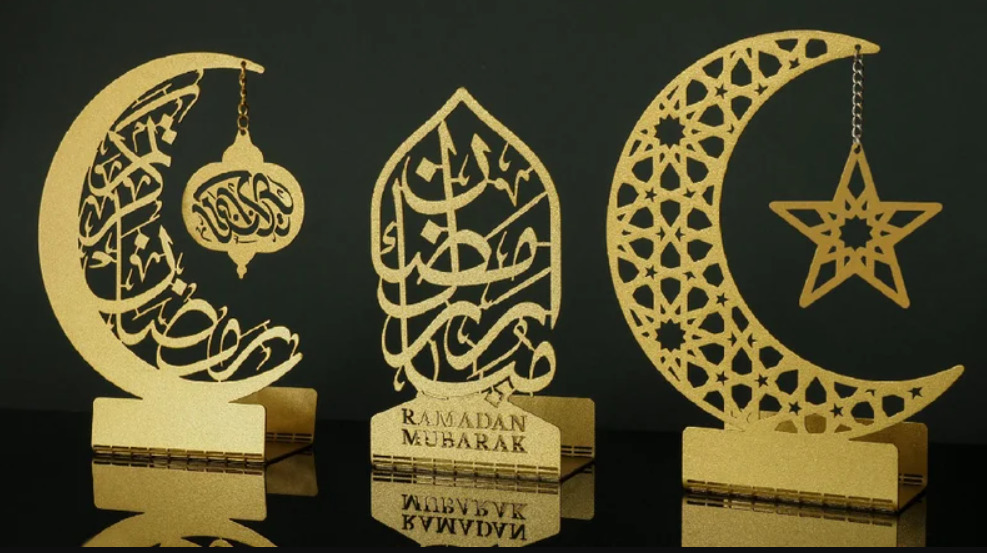 Ramadan Mubarak decorations in gold