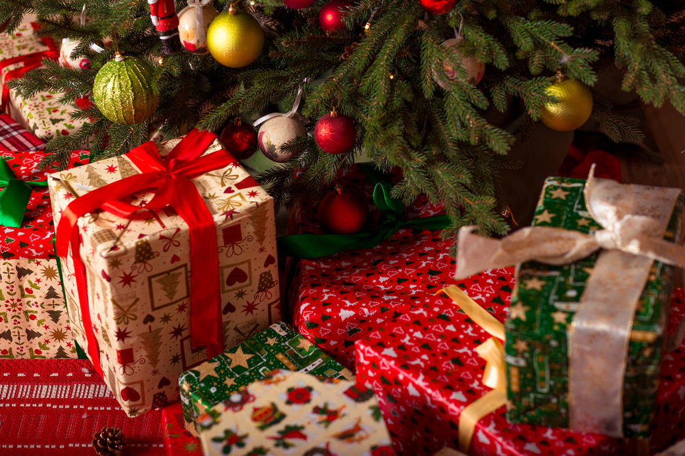 White Elephant Vs. Dirty Santa: What's The Difference?